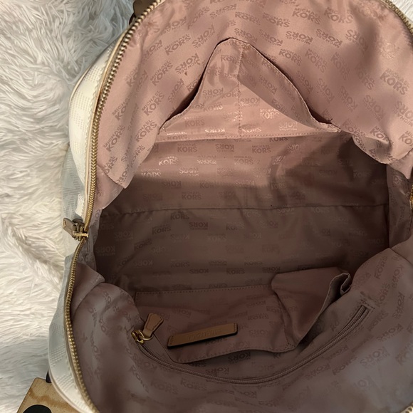 Michael Kors White Patent Leather Cindy Dome Satchel & Wallet - Picture 10 of 16